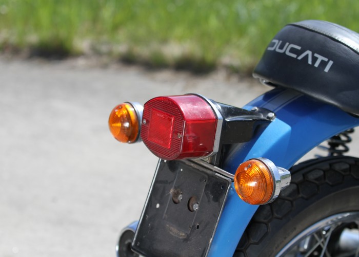 Ducati 860 GTS lampa tylna